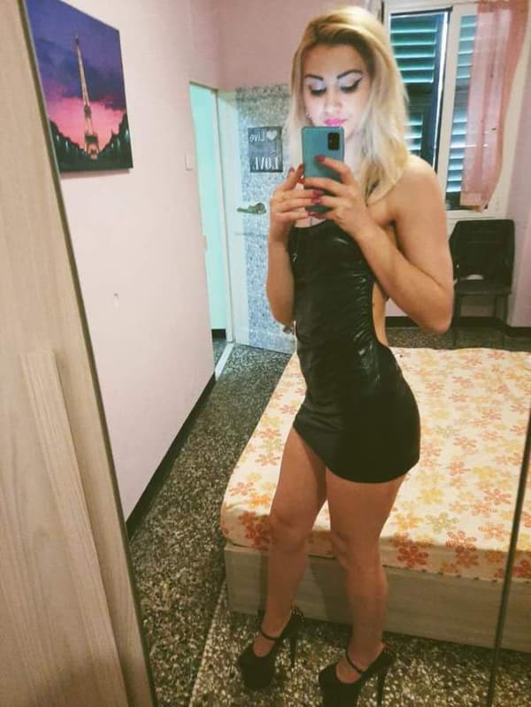 3279995532