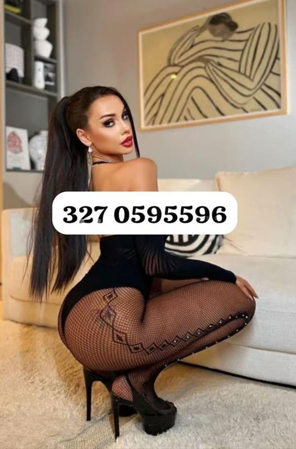 3270595596