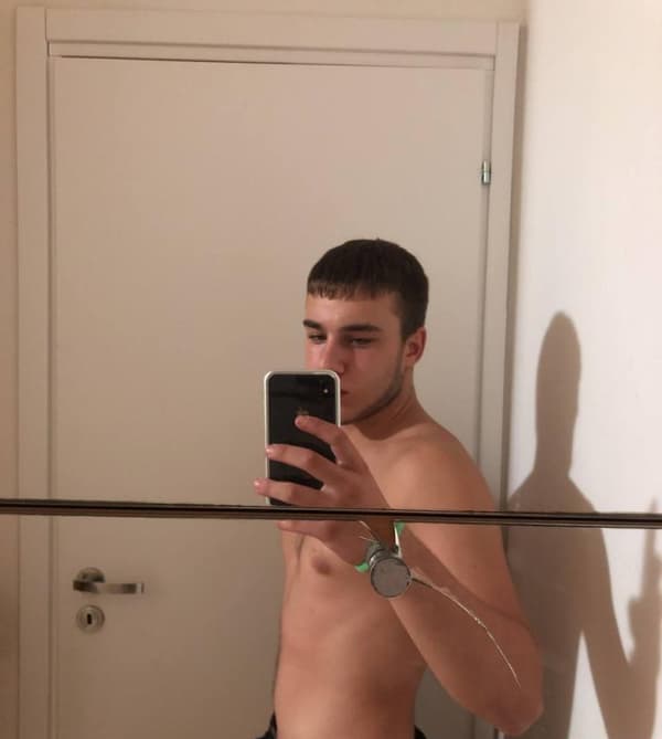 3285558173